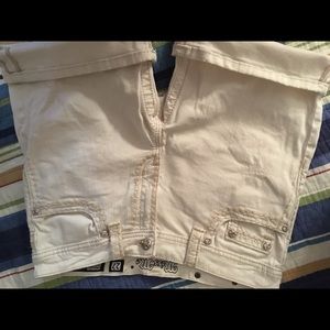 Miss me size 27 shorts. EUC